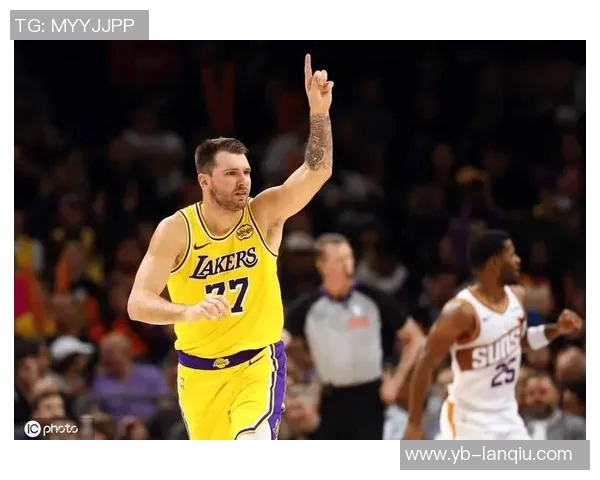 半场战报狄龙狂砍23分布克意外伤退太阳领先湖人14分东契奇27分老詹仅得4分